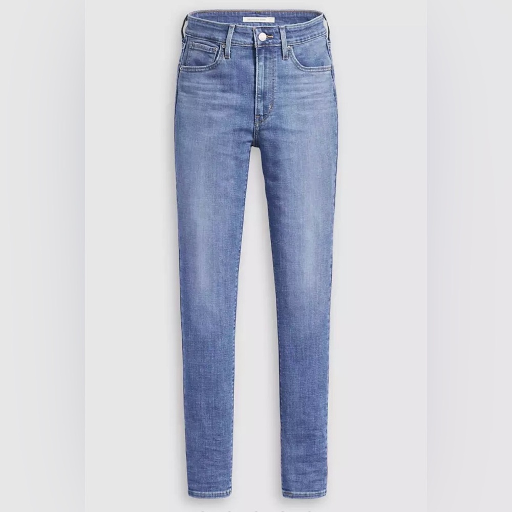Levis 721 High Rise Jeans 26x30 Denim Vintage Wash Form Fitting Flattering